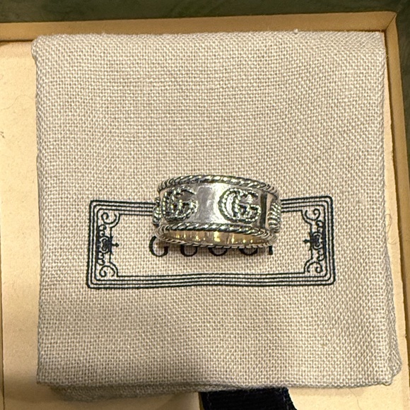 Gucci Logo Ring - Picture 5 of 7